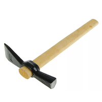 Молоток каменщика 600г деревянная ручка РемоКолор 38-0-165 от Проммаркет
